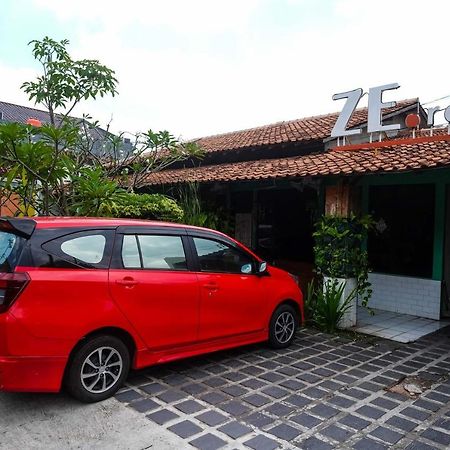 Hotel Reddoorz Near Lotte Mart Maguwoharjo Yogyakarta Esterno foto