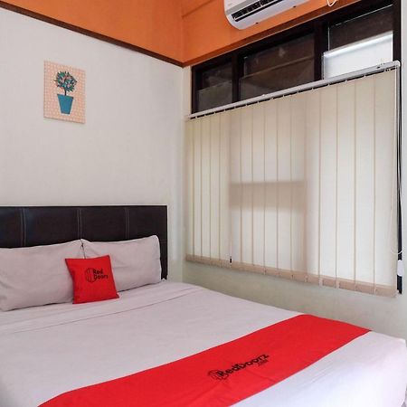 Hotel Reddoorz Near Lotte Mart Maguwoharjo Yogyakarta Esterno foto