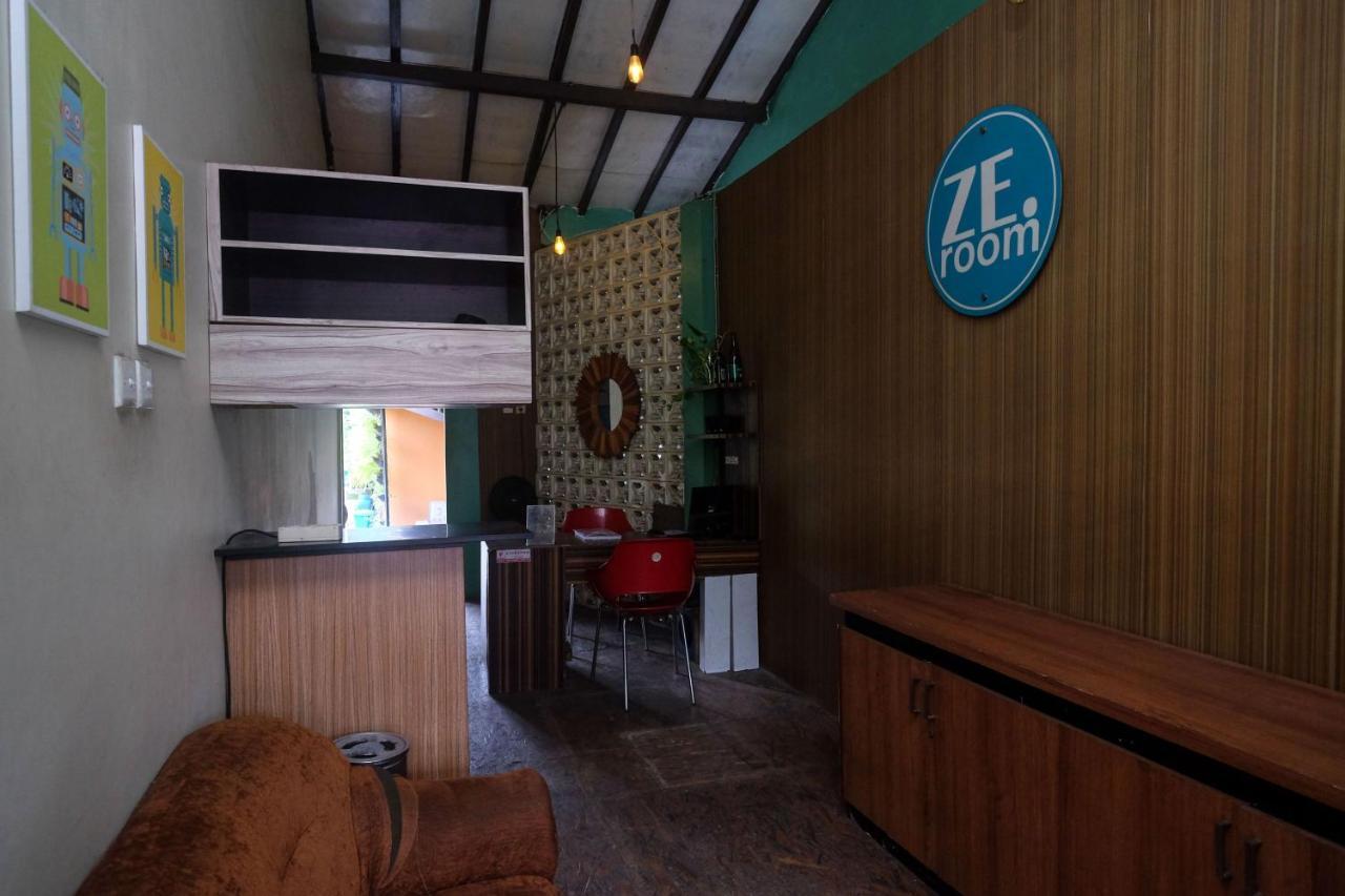 Hotel Reddoorz Near Lotte Mart Maguwoharjo Yogyakarta Esterno foto