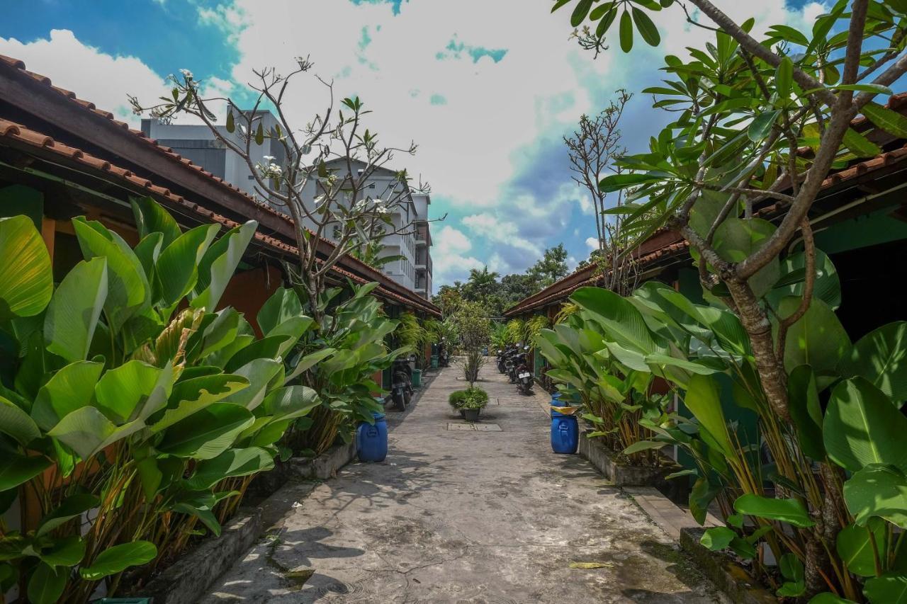 Hotel Reddoorz Near Lotte Mart Maguwoharjo Yogyakarta Esterno foto