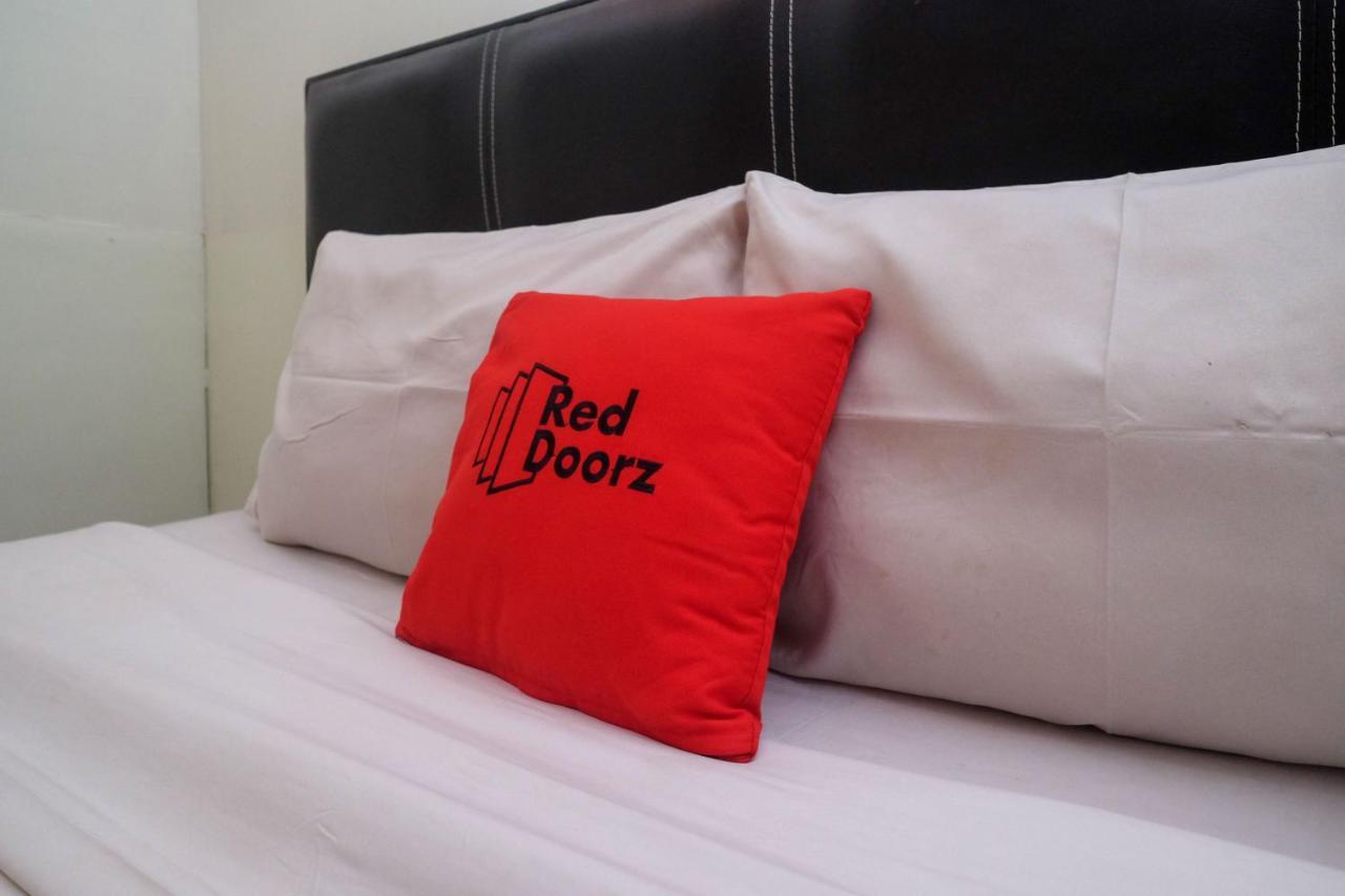 Hotel Reddoorz Near Lotte Mart Maguwoharjo Yogyakarta Esterno foto