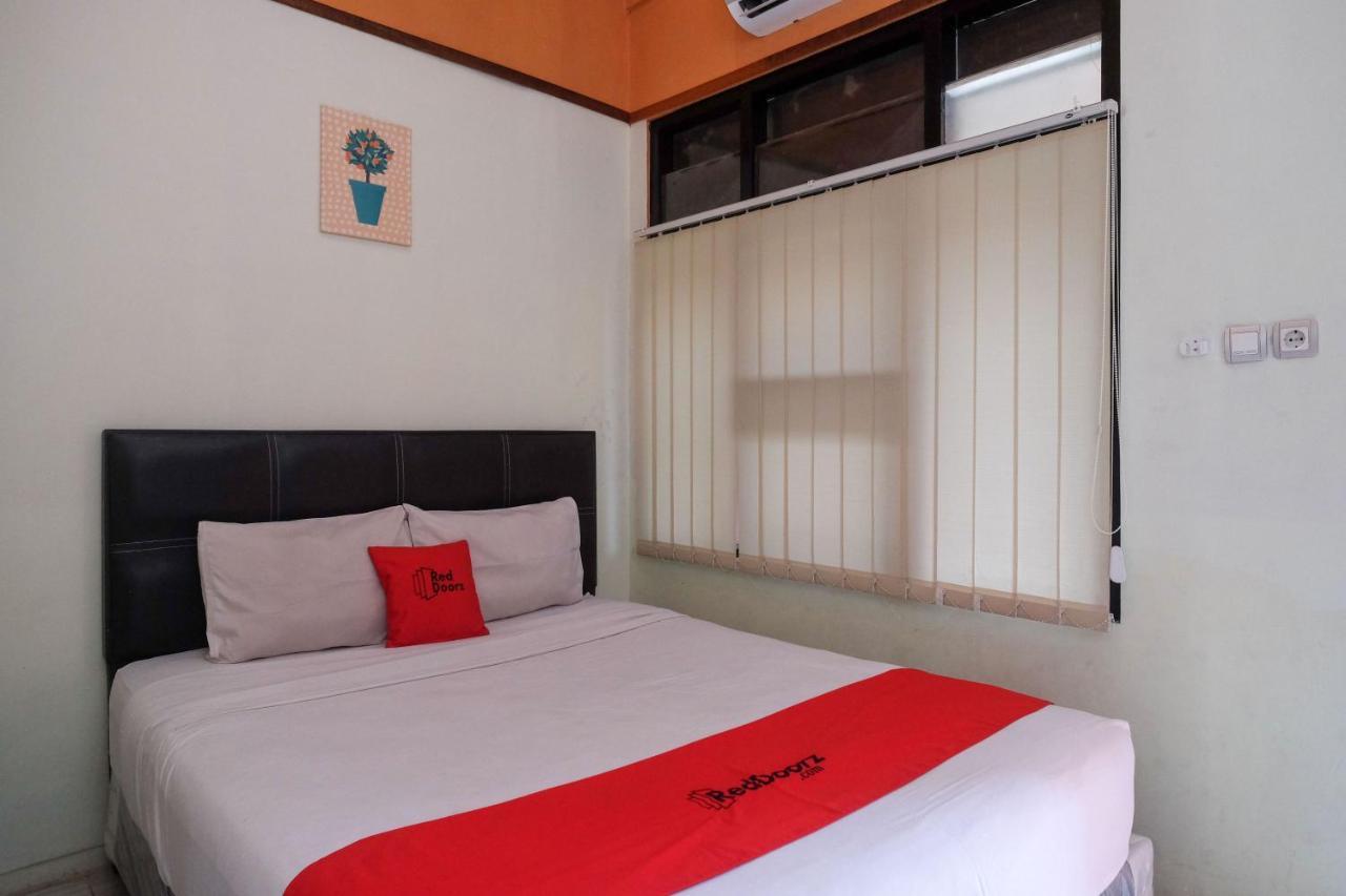 Hotel Reddoorz Near Lotte Mart Maguwoharjo Yogyakarta Esterno foto