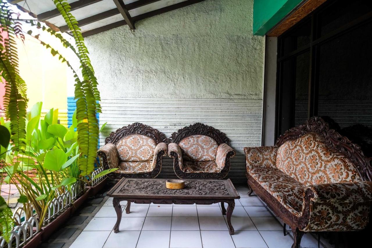 Hotel Reddoorz Near Lotte Mart Maguwoharjo Yogyakarta Esterno foto