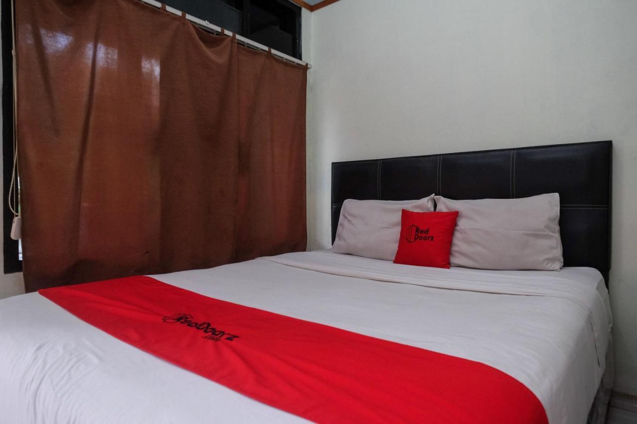Hotel Reddoorz Near Lotte Mart Maguwoharjo Yogyakarta Esterno foto